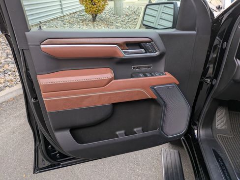 Used 2025 GMC Sierra 1500 Denali Ultimate image 12