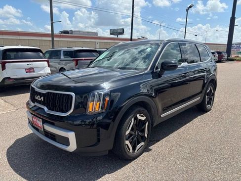 Used 2024 Kia Telluride EX w/ EX Captain's Chair Package FWD image 3
