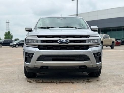 Used 2023 Ford Expedition XLT AWD/4WD image 3