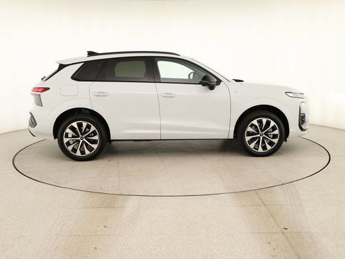 New 2026 Audi Q3 quattro 2.0T AWD/4WD image 8