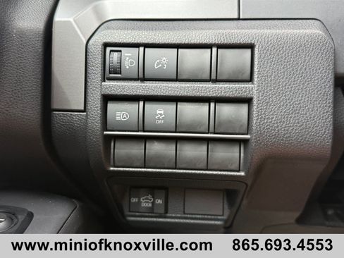 Used 2024 Toyota Tacoma TRD Off-Road AWD/4WD image 31