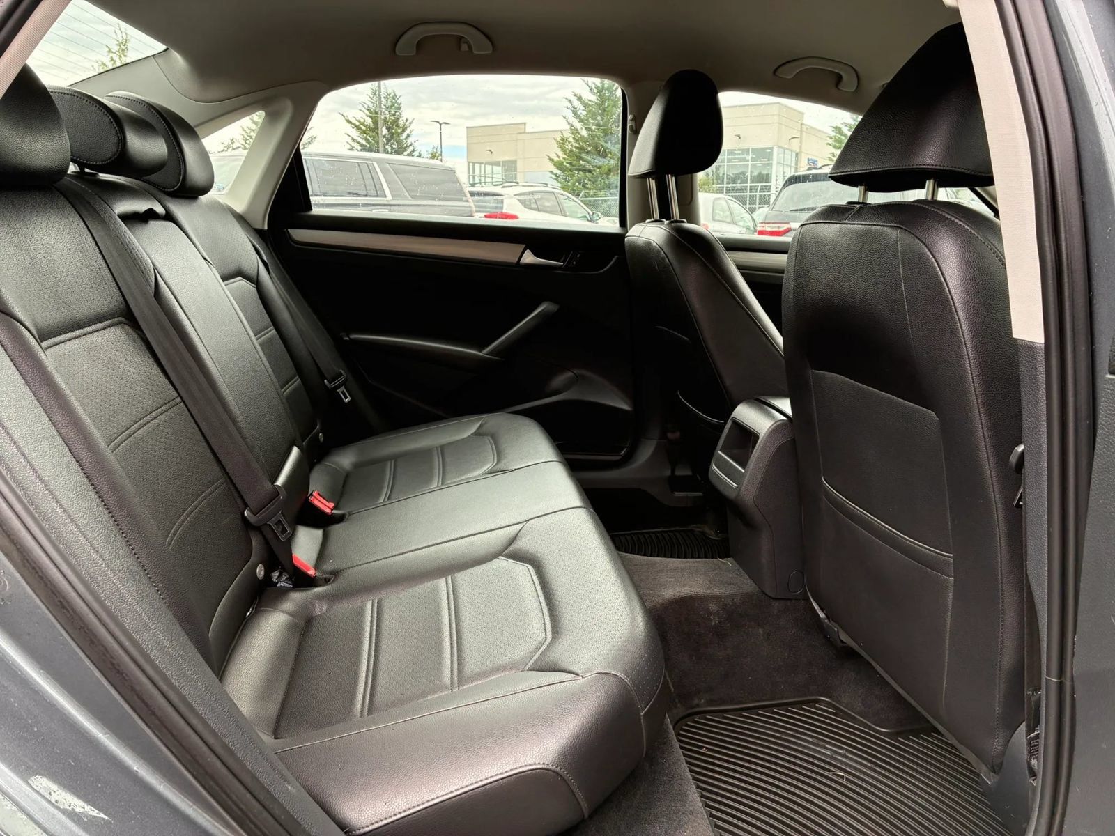 Used 2015 Volkswagen Passat 1.8T Limited Edition FWD image 28