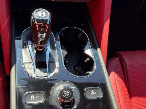 Certified 2022 Bentley Bentayga image 37