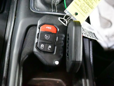 Used 2024 Jeep Wrangler Unlimited AWD/4WD image 34