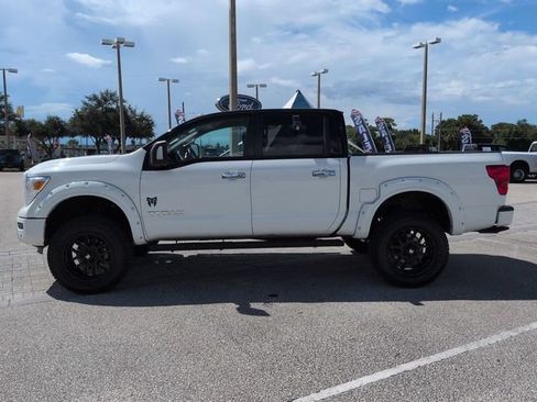 Used 2021 Nissan Titan SV w/ SV Convenience Package AWD/4WD image 7