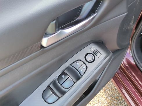 Used 2024 Nissan Altima 2.5 SV FWD image 13