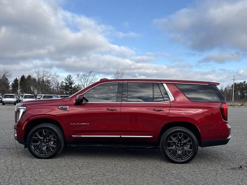 Used 2025 GMC Yukon Elevation w/ Elevation Premium Package image 3