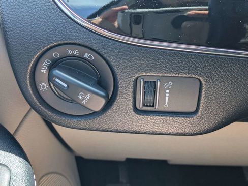 Used 2019 Dodge Grand Caravan SXT FWD image 23