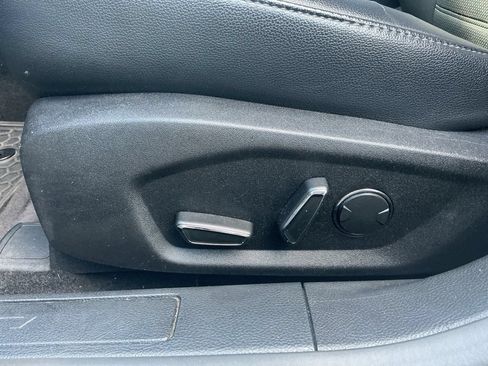 Used 2017 Ford Fusion SE w/ Equipment Group 201A FWD image 16