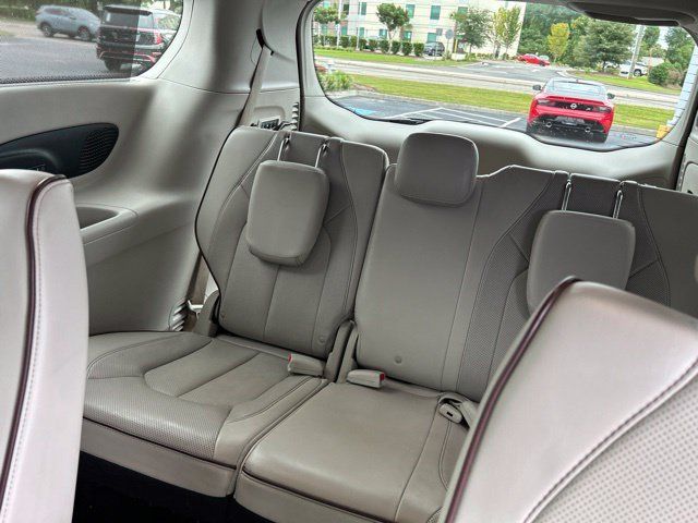 Used 2017 Chrysler Pacifica Limited FWD image 20
