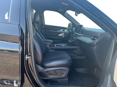 Used 2025 Ford Explorer ST AWD/4WD image 22