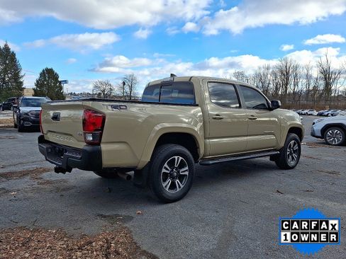 Used 2019 Toyota Tacoma TRD Sport image 8