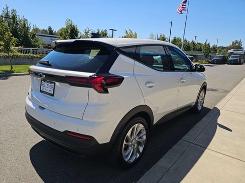 New 2027 Chevrolet Bolt LT w/ Comfort Package FWD image 7