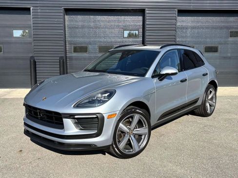 Certified 2025 Porsche Macan image 1