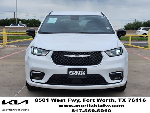 Used 2025 Chrysler Pacifica Select FWD image 3