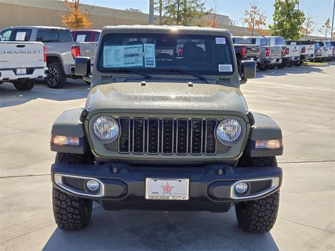 New 2025 Jeep Gladiator Sport image 9