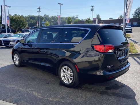 Used 2023 Chrysler Voyager LX FWD image 5