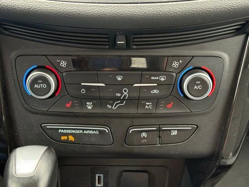 Used 2018 Ford Escape SE w/ SE Sport Appearance Package AWD/4WD image 24