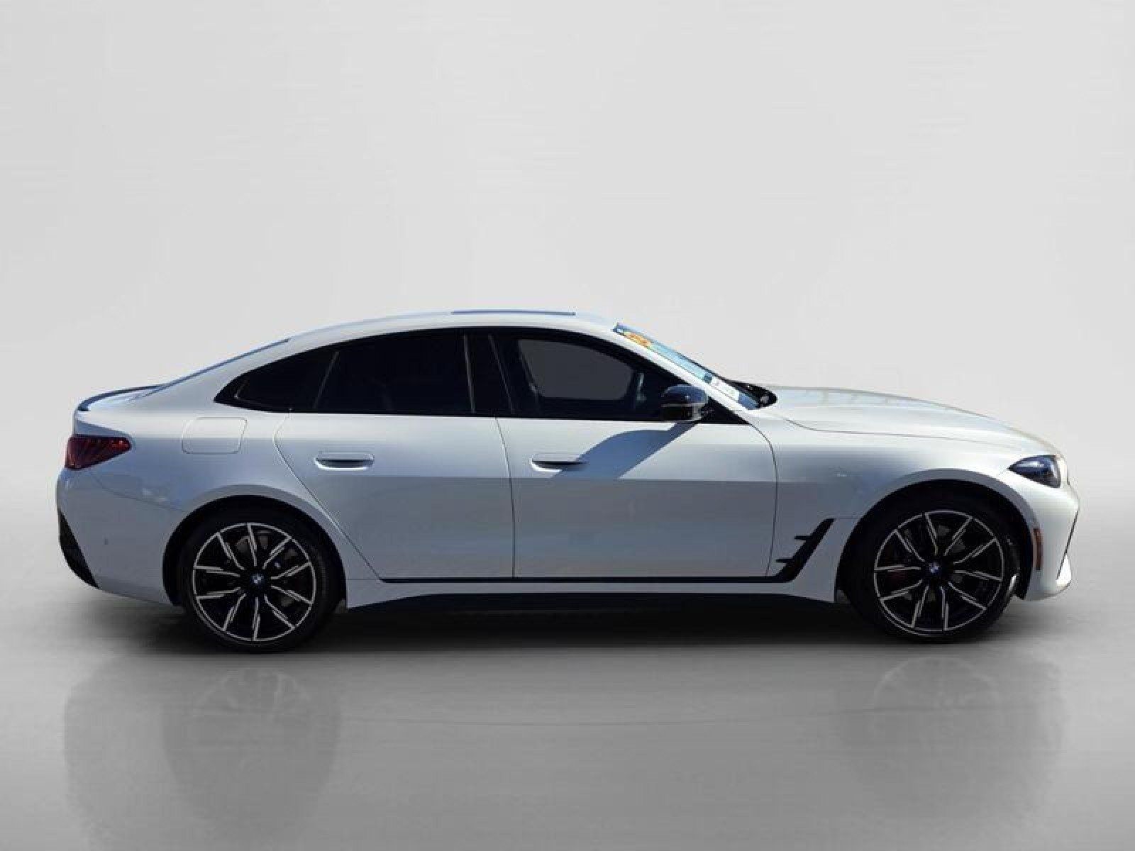 Used 2025 BMW 430i w/ M Sport Package RWD image 6