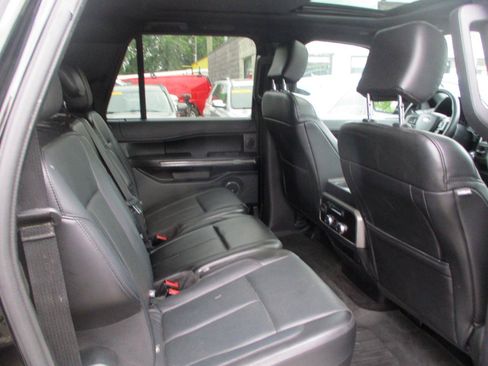 Used 2018 Ford Expedition Max XLT w/ Equipment Group 201A AWD/4WD image 11