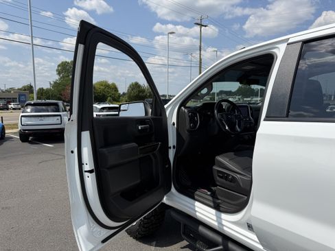 Used 2021 Chevrolet Silverado 1500 LT Trail Boss w/ Convenience Package II AWD/4WD image 9