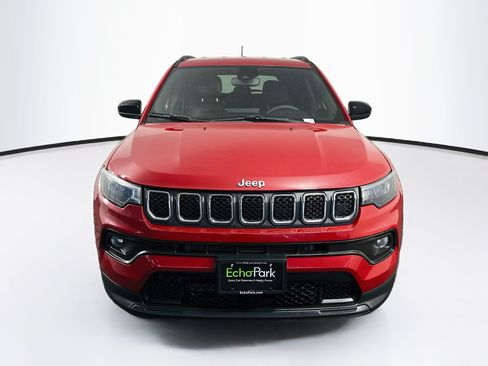 Used 2023 Jeep Compass Latitude AWD/4WD image 2