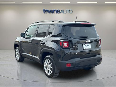 Used 2023 Jeep Renegade Latitude w/ Premium Group image 3