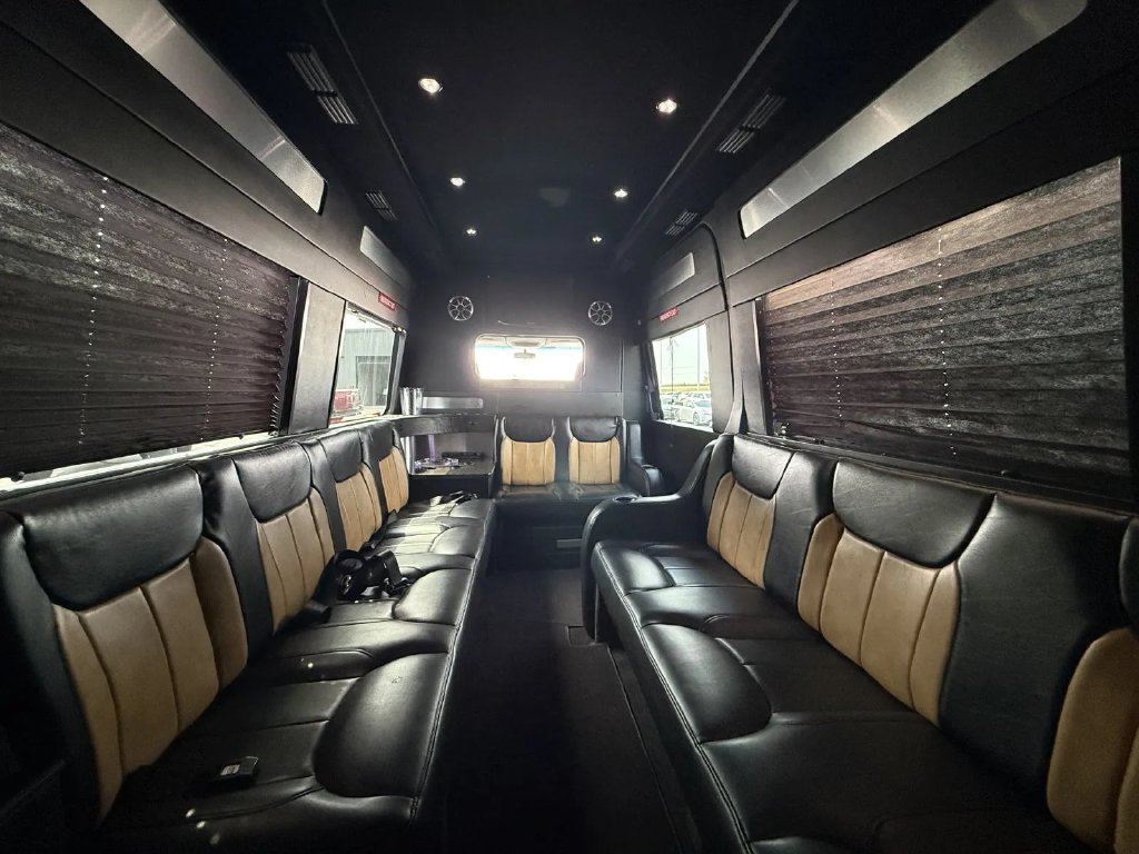 Used 2011 Mercedes-Benz Sprinter 2500 image 18