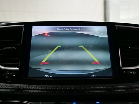 Used 2021 Chrysler Pacifica Touring w/ Uconnect Theater Family Group image 20