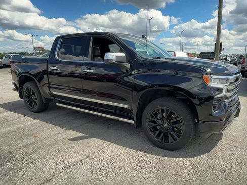 Used 2024 Chevrolet Silverado 1500 High Country w/ High Country Premium Package AWD/4WD image 2