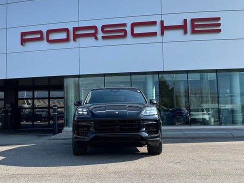 New 2026 Porsche Cayenne GTS AWD/4WD image 19
