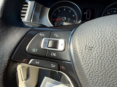 Used 2018 Volkswagen Golf SE FWD image 23