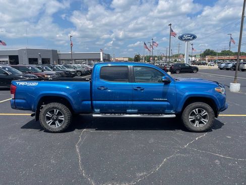 Used 2016 Toyota Tacoma SR5 AWD/4WD image 4