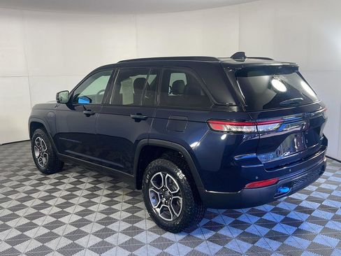 Used 2023 Jeep Grand Cherokee Trailhawk w/ Advanced Protech Group II AWD/4WD image 10