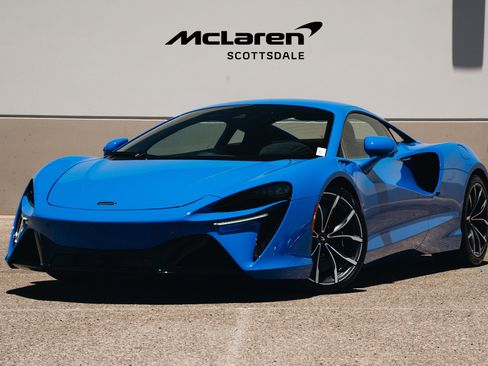 Used 2023 McLaren Artura image 2