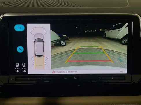 Used 2024 Volkswagen Atlas Cross Sport SE image 22