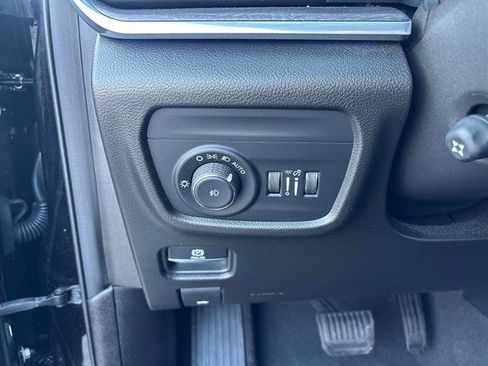 Certified 2023 Jeep Grand Cherokee Overland image 18