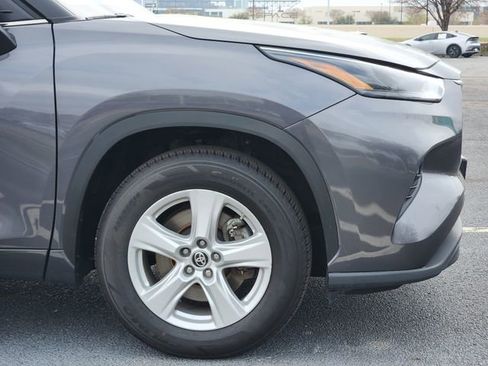 Used 2024 Toyota Highlander LE image 7