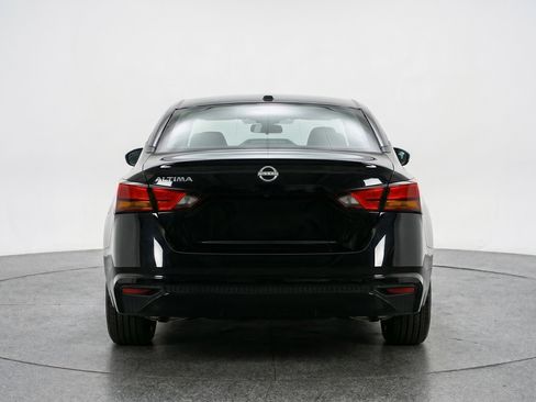 Used 2025 Nissan Altima 2.5 SV FWD image 7