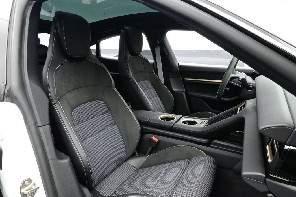 Certified 2025 Porsche Taycan 4S AWD/4WD image 17