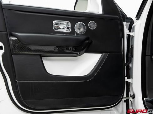 Used 2020 Rolls-Royce Cullinan Black Badge image 21