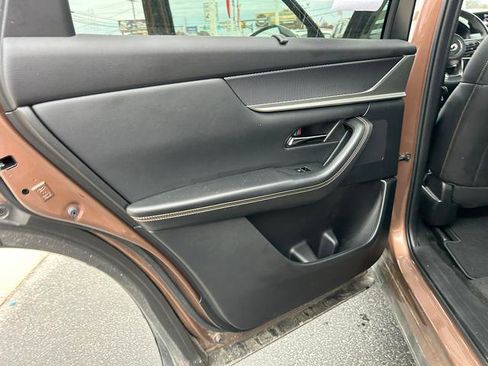 Certified 2025 MAZDA CX-70 Plug-In Hybrid w/ Premium Pkg image 11