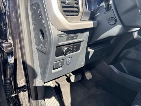 Used 2024 Ford Expedition XLT image 28