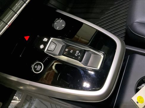 Used 2023 Audi Q4 e-tron Premium Plus w/ Premium Plus image 18