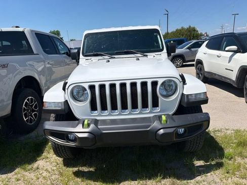 Used 2018 Jeep Wrangler Unlimited Sahara w/ Dual Top Group AWD/4WD image 2