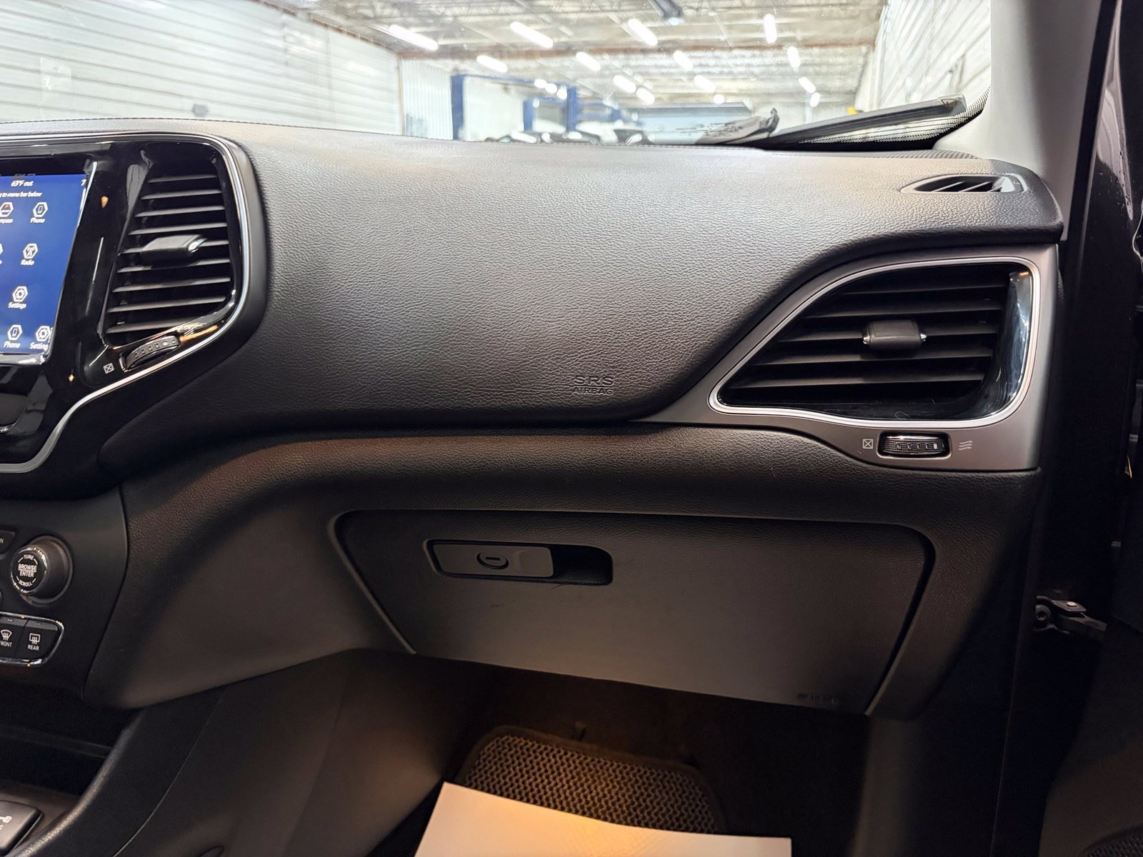 Used 2019 Jeep Cherokee Limited AWD/4WD image 29