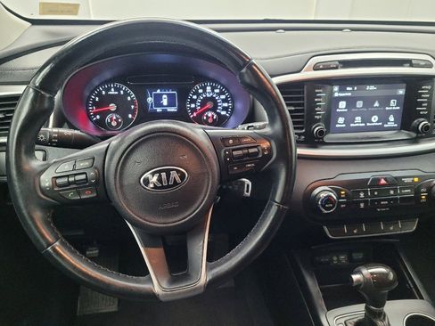 Used 2017 Kia Sorento LX w/ LX Convenience Package image 22