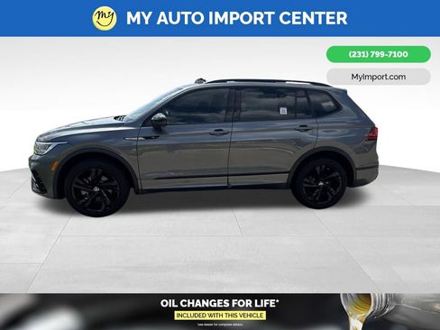 Used 2024 Volkswagen Tiguan SE R-Line AWD/4WD image 4