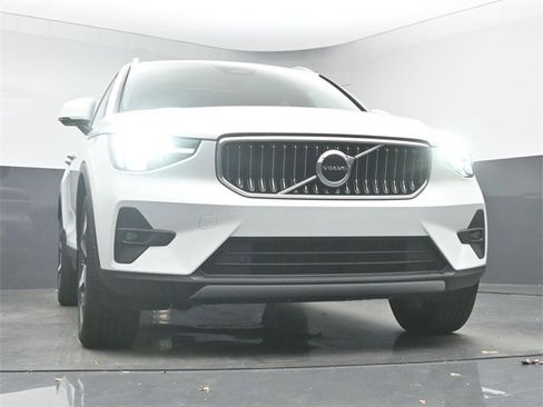 Used 2023 Volvo XC40 B4 Plus w/ Protection Package Premier image 10