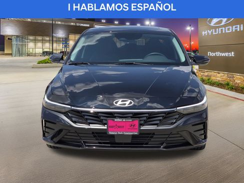 Used 2026 Hyundai Elantra Limited FWD image 5